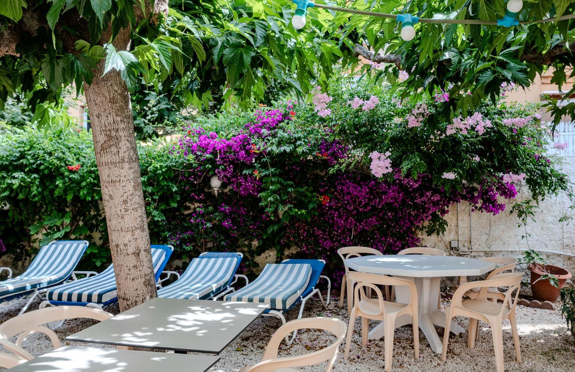 Hotel Beau Rivage Le Lavandou Exterior photo